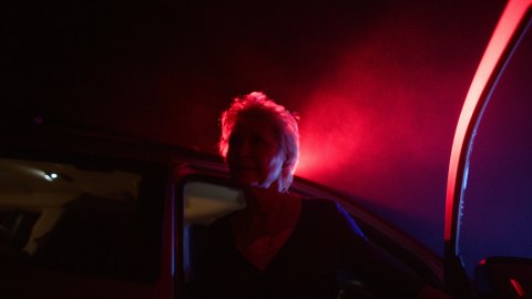 dee-wallace-police-light-red-christmas-photo-by-douglas-burgdorff