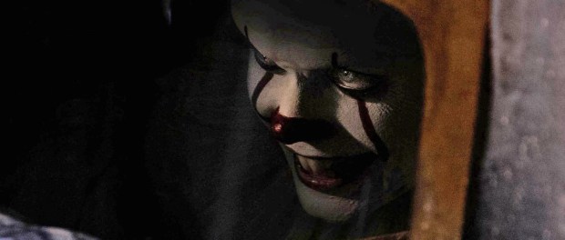 Bill-Skarsgard-as-Pennywise-in-IT-Movie-2017